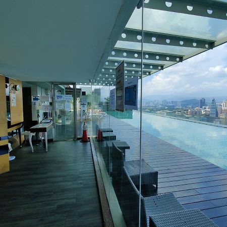 StarsBed KL Skyline Pool Hostel Kuala Lumpur Exterior foto