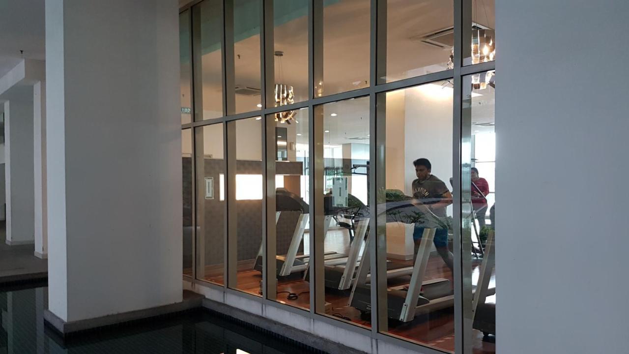 StarsBed KL Skyline Pool Hostel Kuala Lumpur Exterior foto
