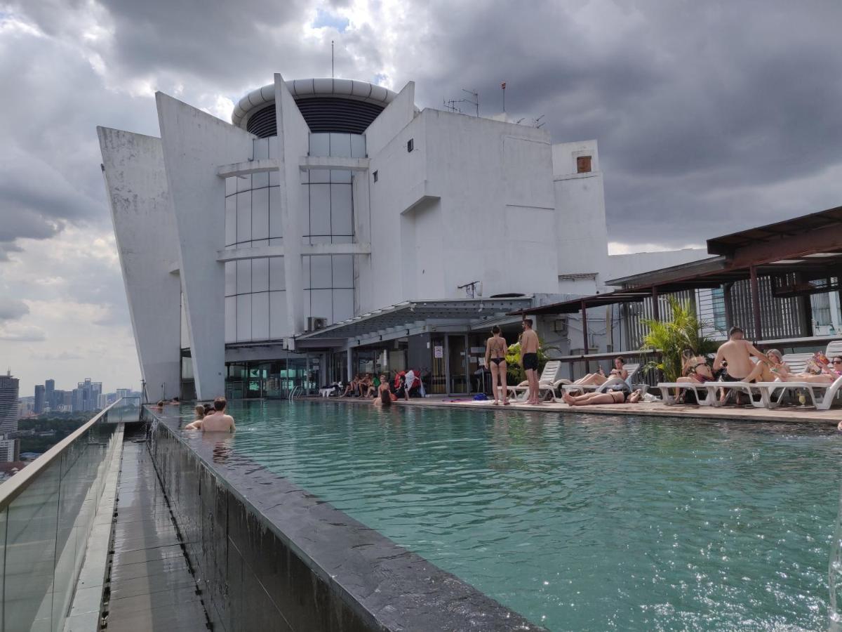 StarsBed KL Skyline Pool Hostel Kuala Lumpur Exterior foto